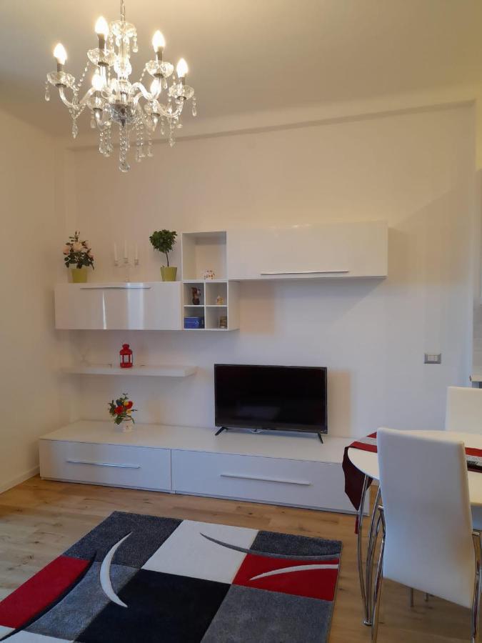 Bellissimo Appartamento Zona 8 Milano Exterior photo